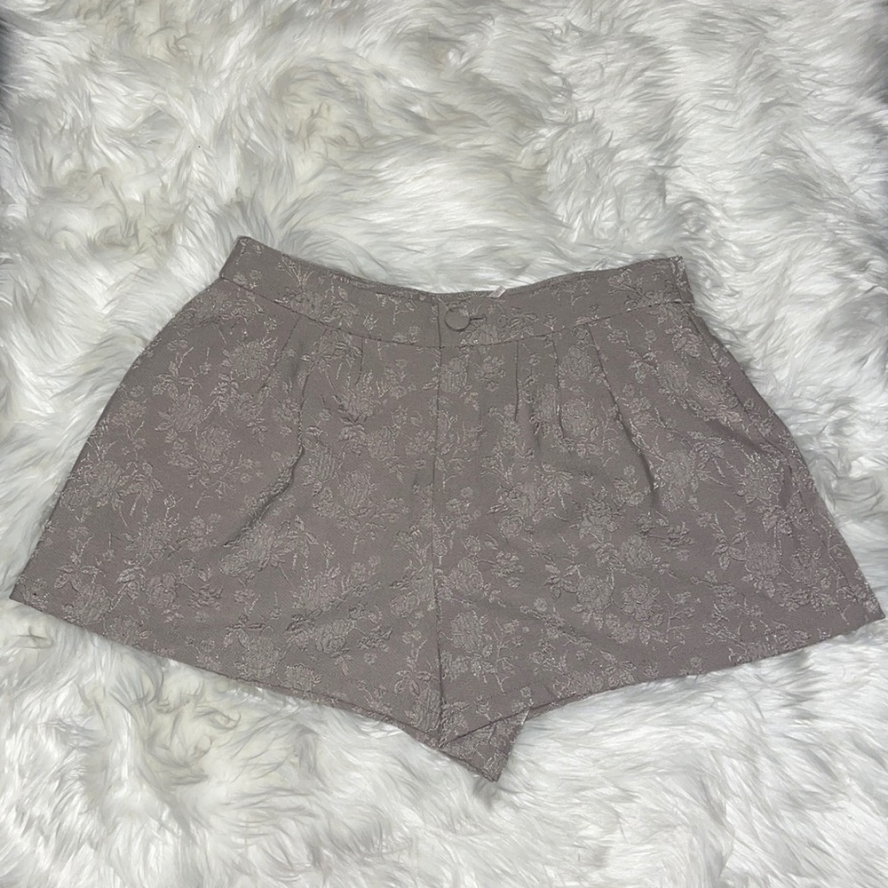 5 for $25🎈 Floral people embroidered flower shorts